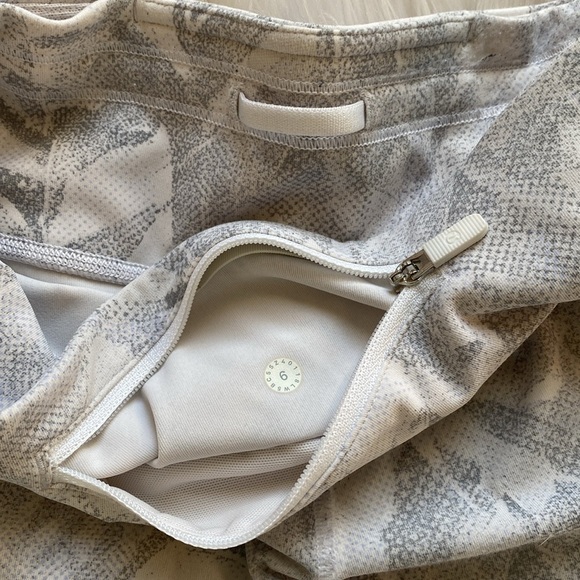 Lululemon Speed Up Tight 6 - Picture 9 of 10